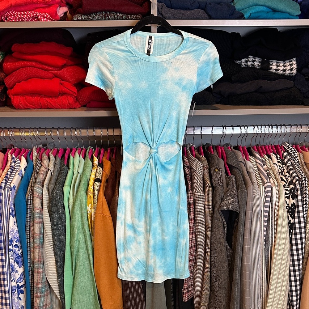 KTOO blue/white tie dye short sleeve front cut out body con ribbed dress M NWOT